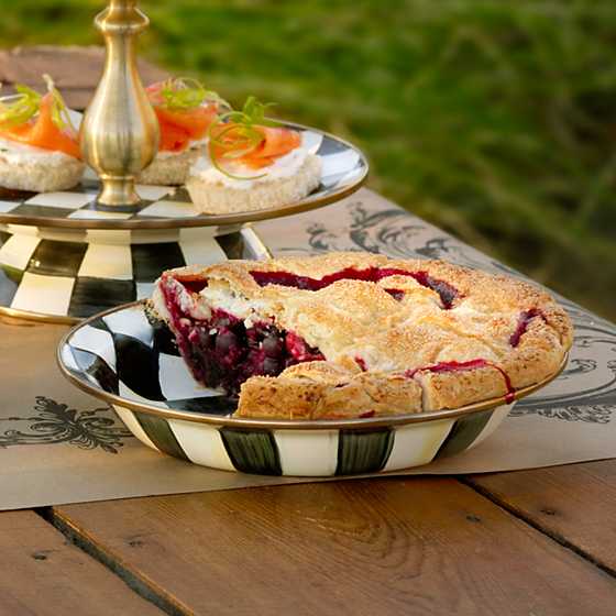 Courtly Check Pie Dish